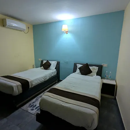 Luna Hotel & Lounge